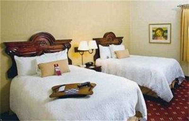 Hampton Inn & Suites Tucson Mall Номер фото